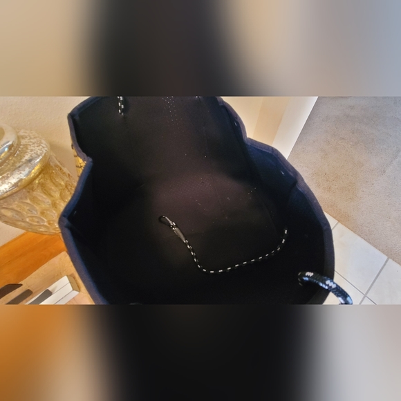 ๐ง๐ฆ MERMAID BEACH BAG | Golden Iridescent Fish Scale Neoprene Bag ๐ฆ ๐งโโ๏ธ๐งโโ๏ธ - Picture 8 of 15